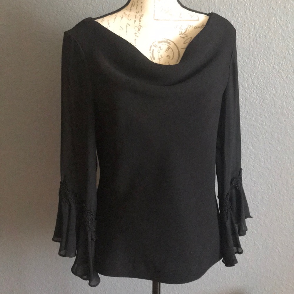 Women Black blouse ( clean and sanitize 😷)